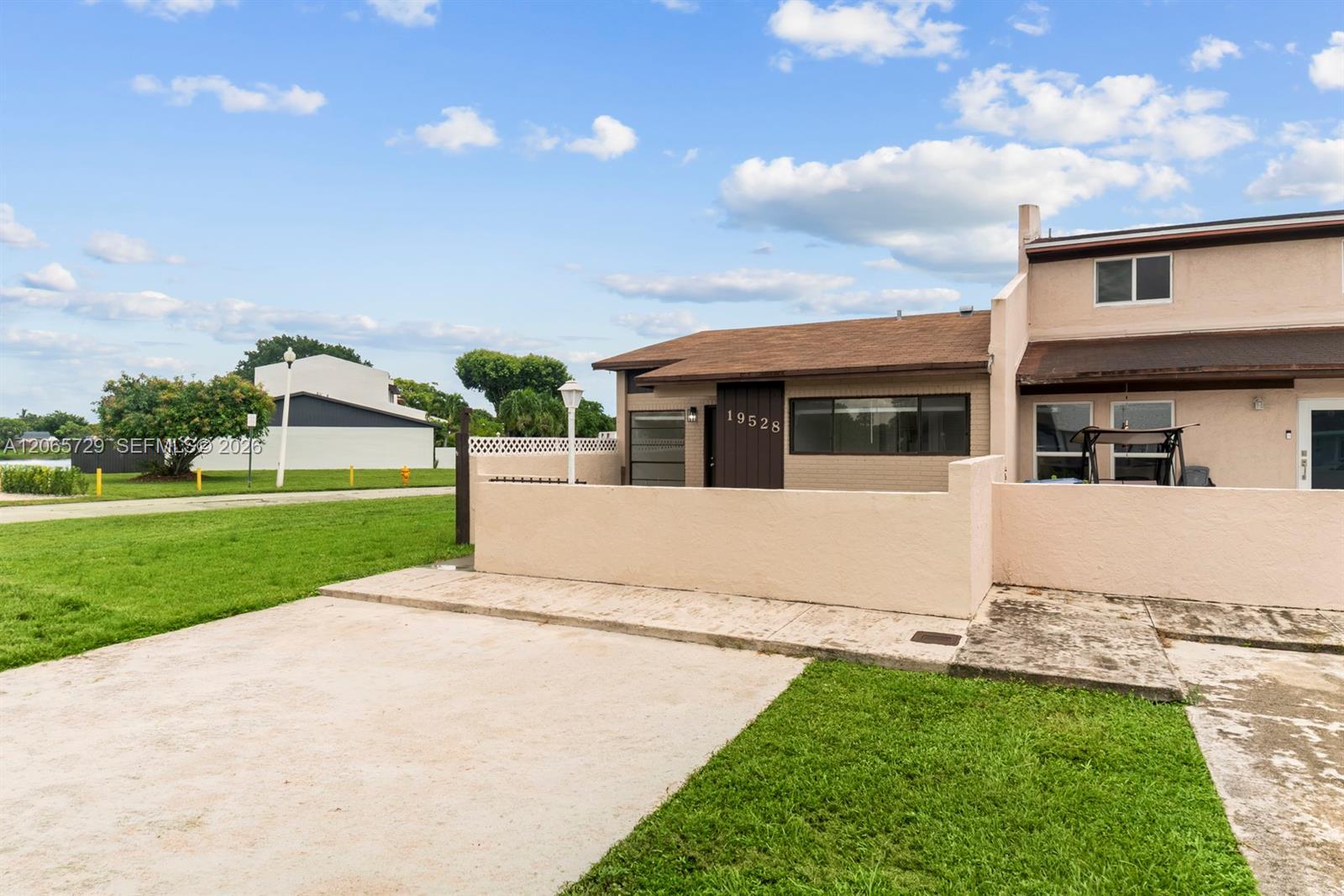 19528 NW 55th Cir Pl # 19528, Miami Gardens FL 33055 photo 2