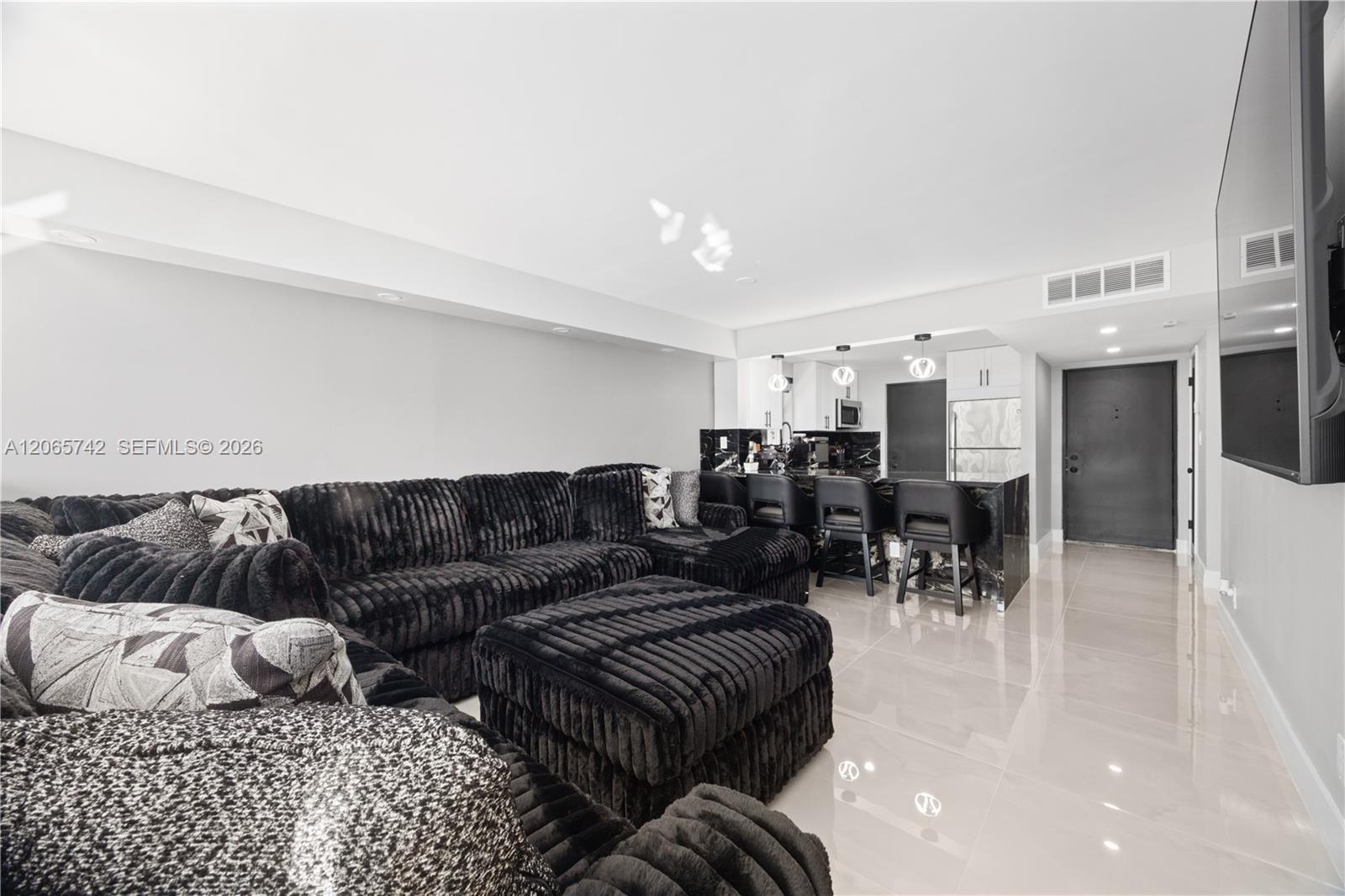 2302 S Cypress Bend Dr # 306, Pompano Beach FL 33069 photo 5