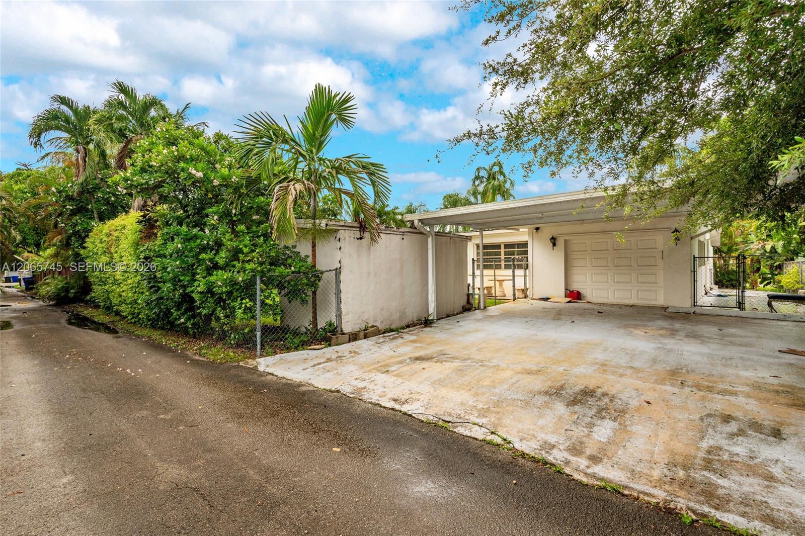 5013 Arthur St, Hollywood FL 33021 photo 3