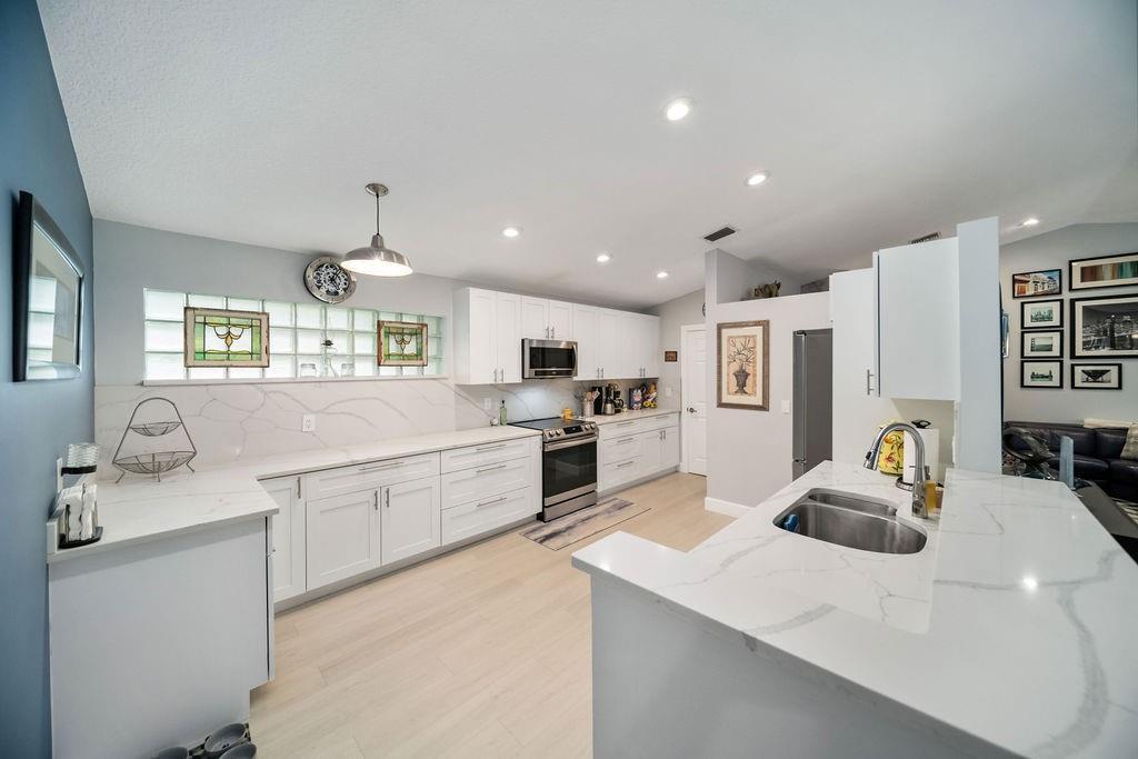 9846 Harbour Lake Circle, Boynton Beach FL 33437 photo 4