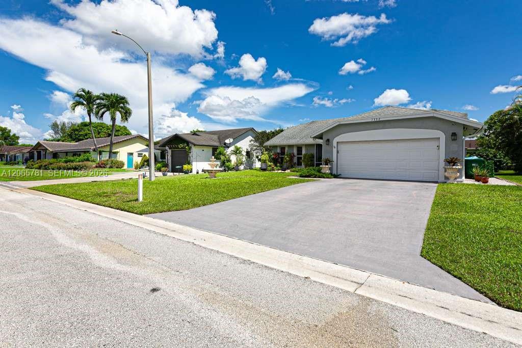 7112 NW 107th Ave, Tamarac FL 33321 photo 2