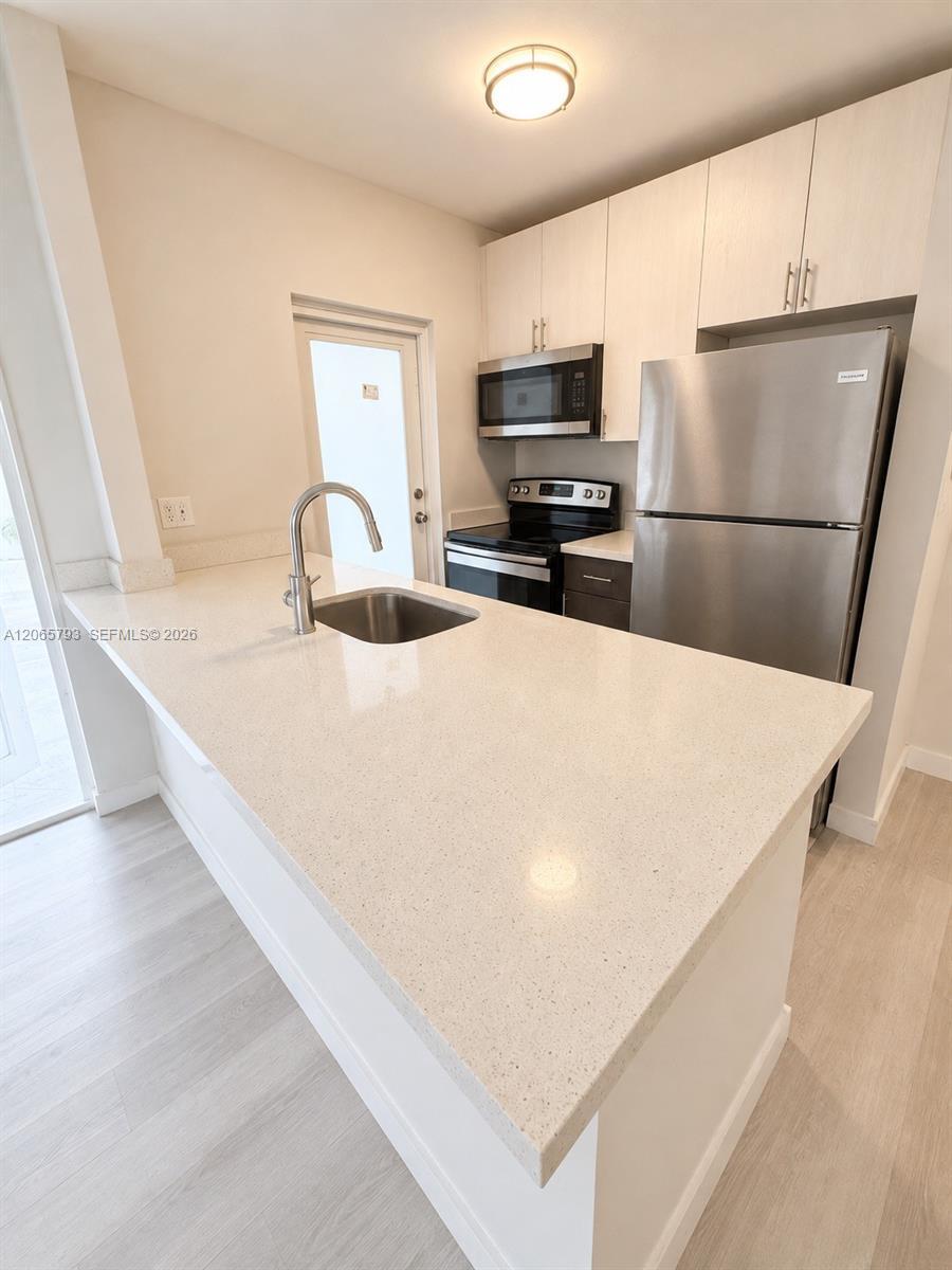 1535 Michigan Ave # 6, Miami Beach FL 33139 photo 2