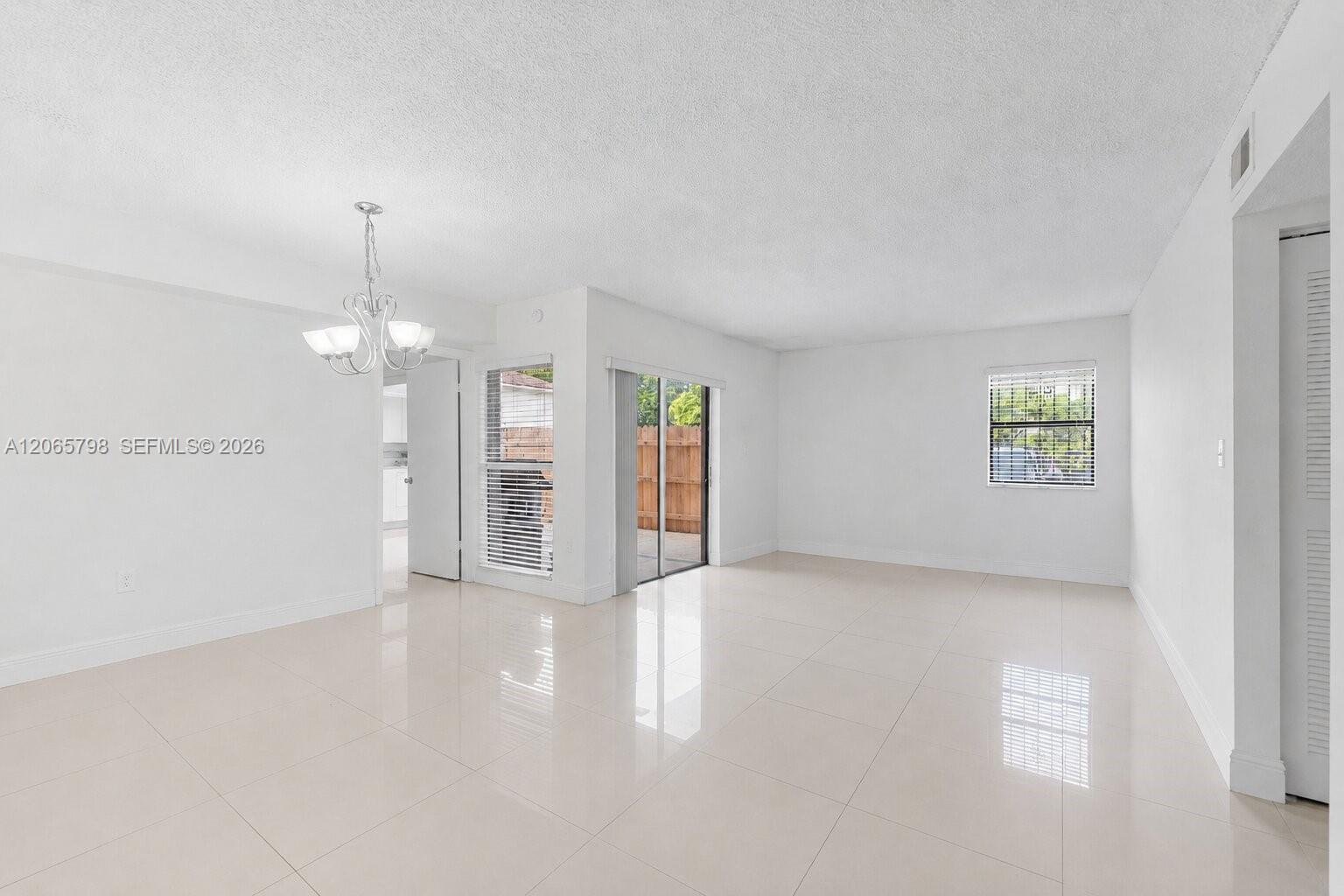 10895 NW 7th St # 28, Miami FL 33172 photo 2