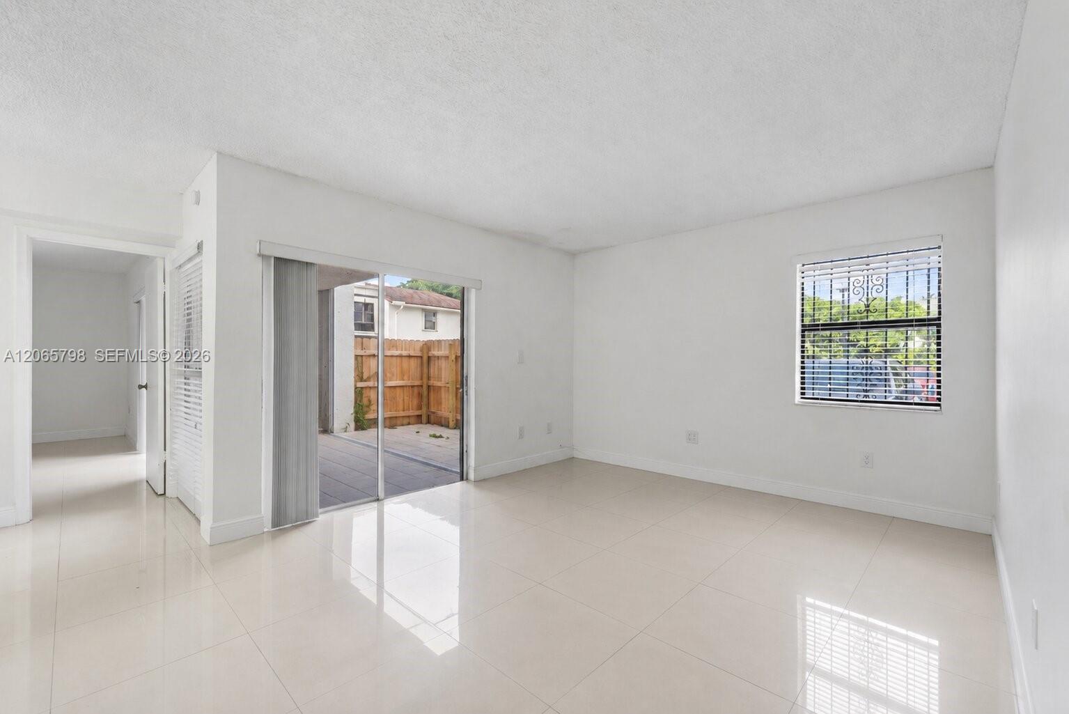 10895 NW 7th St # 28, Miami FL 33172 photo 3
