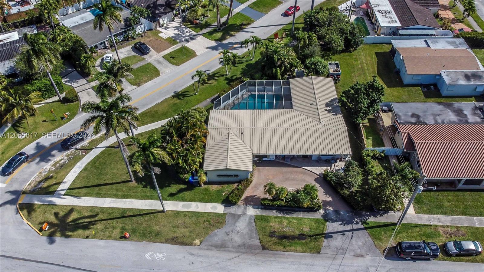 910 N 14th Ct, Hollywood FL 33020 photo 2