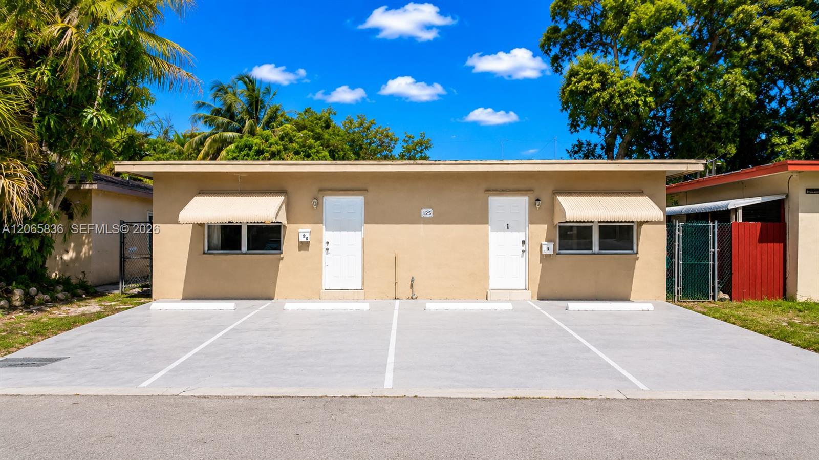 125 SE 2nd Ter, Hallandale Beach FL 33009
