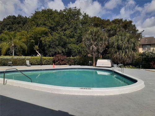 4354 NW 9th Ave # 3F, Deerfield Beach FL 33064 photo 2