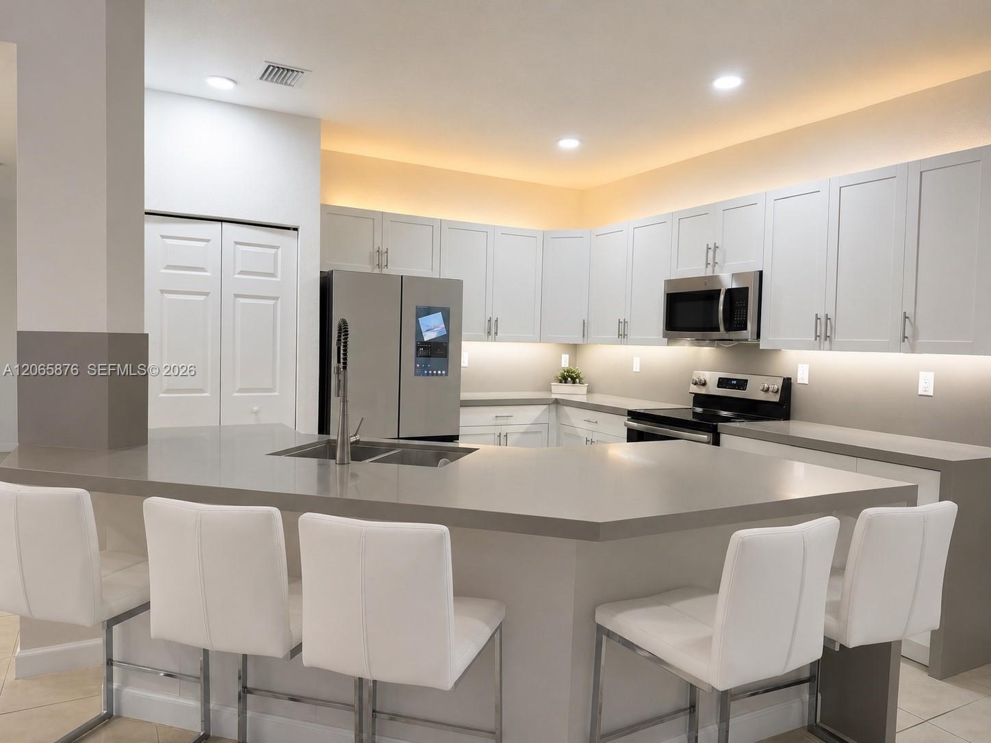 3555 W 106th St, Hialeah FL 33018 photo 2