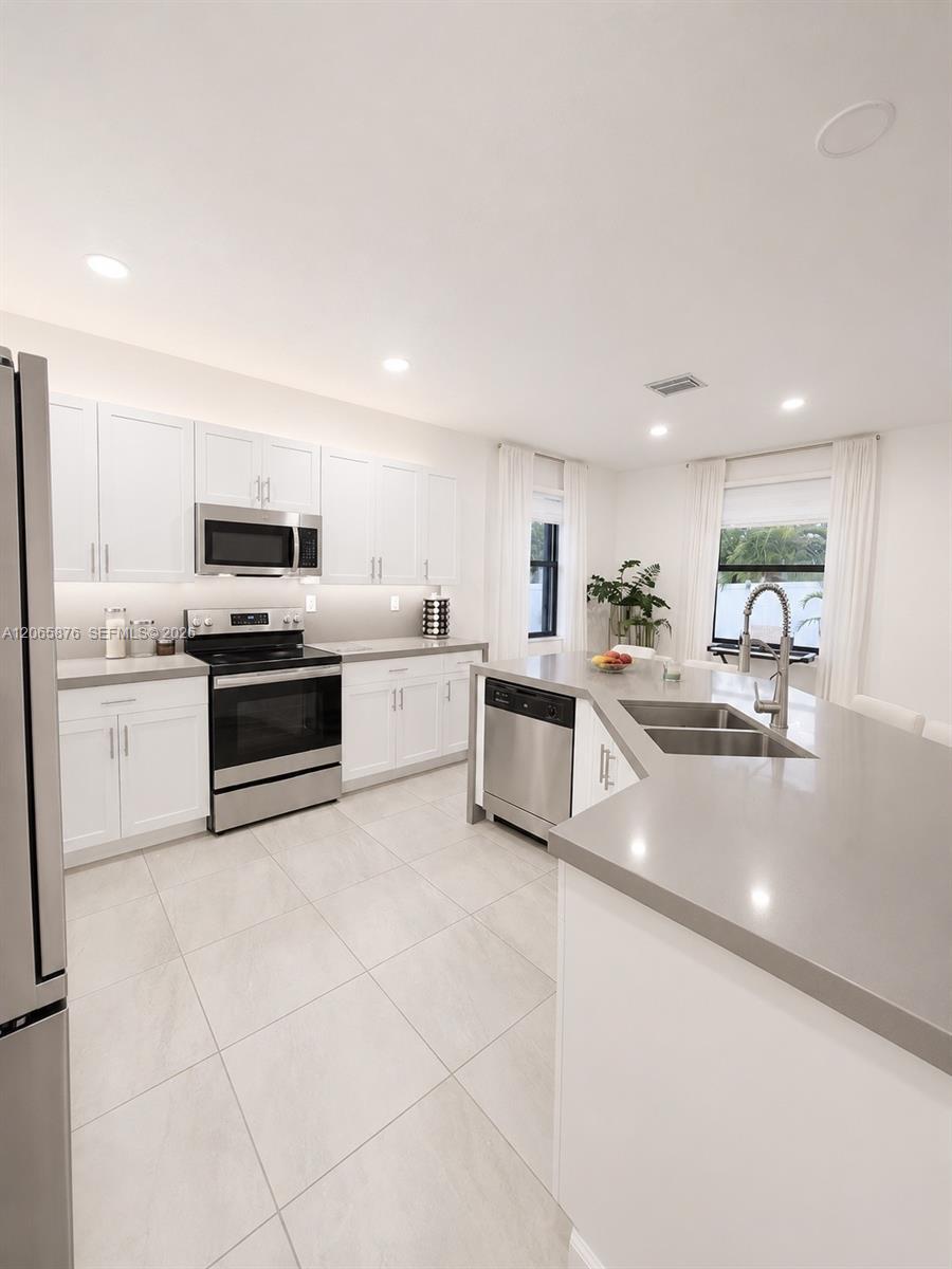 3555 W 106th St, Hialeah FL 33018 photo 3