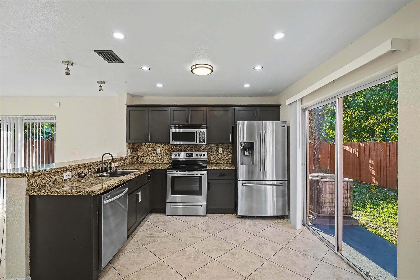 5789 WOODLAND POINT Drive, Tamarac FL 33319 photo 3