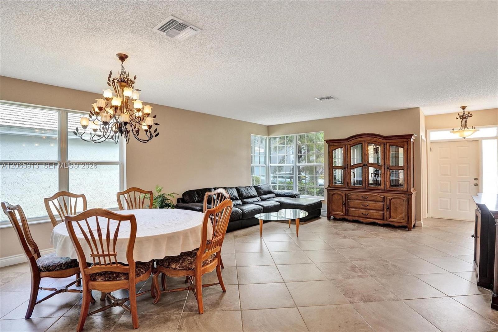 9308 NW 8th Cir, Plantation FL 33324 photo 4