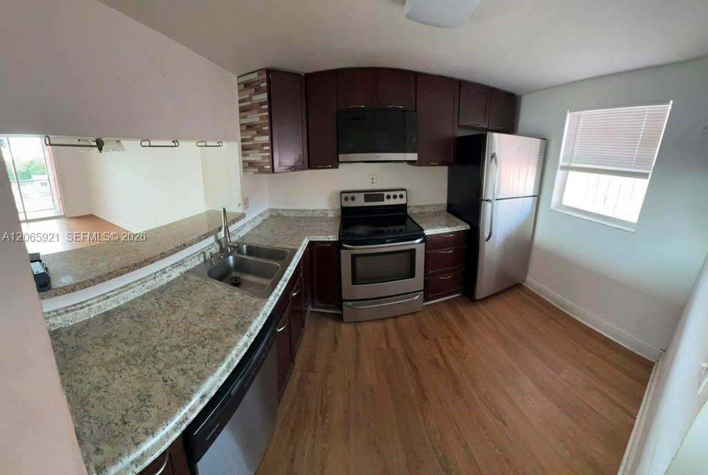 Miami, FL 33157 photo 2