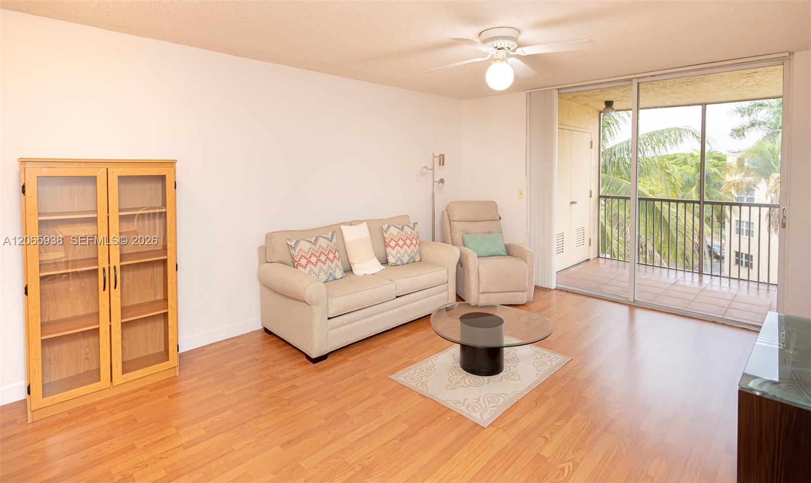 8363 Lake Dr # 504, Doral FL 33166 photo 2