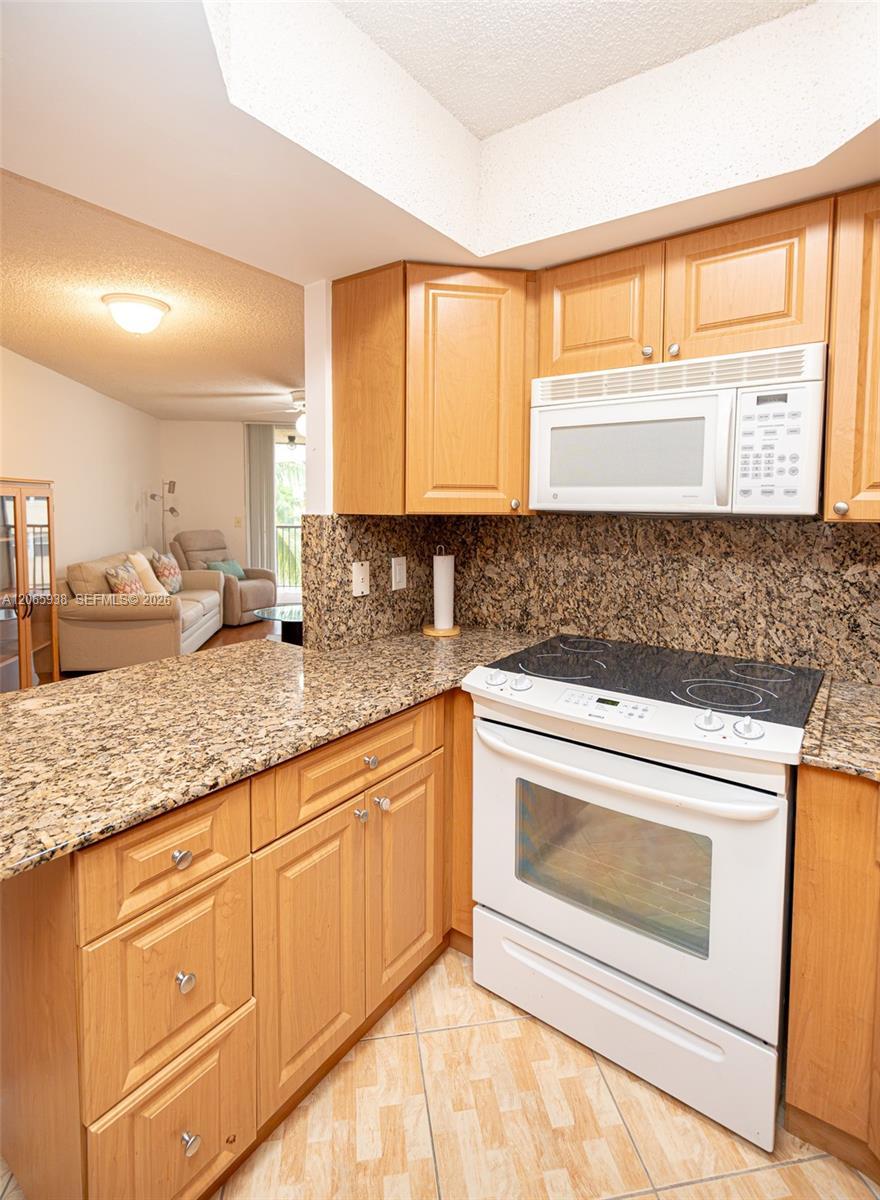 8363 Lake Dr # 504, Doral FL 33166 photo 4