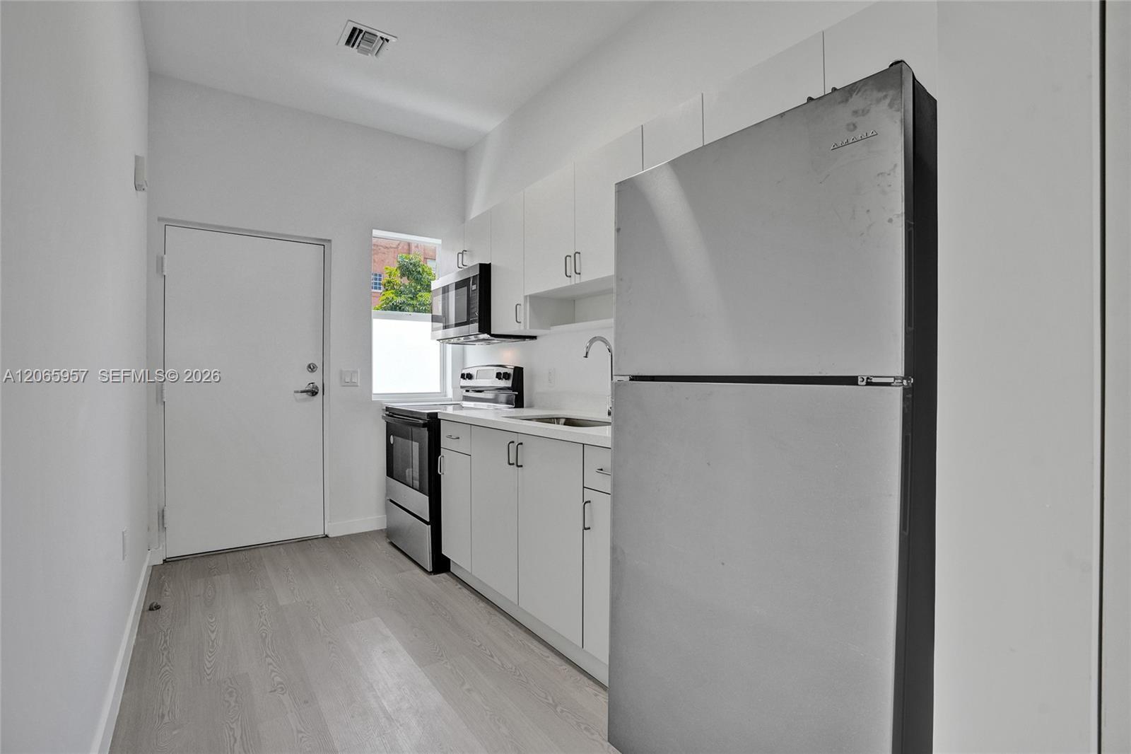 1567 NW 1st St # 6, Miami FL 33125 photo 2