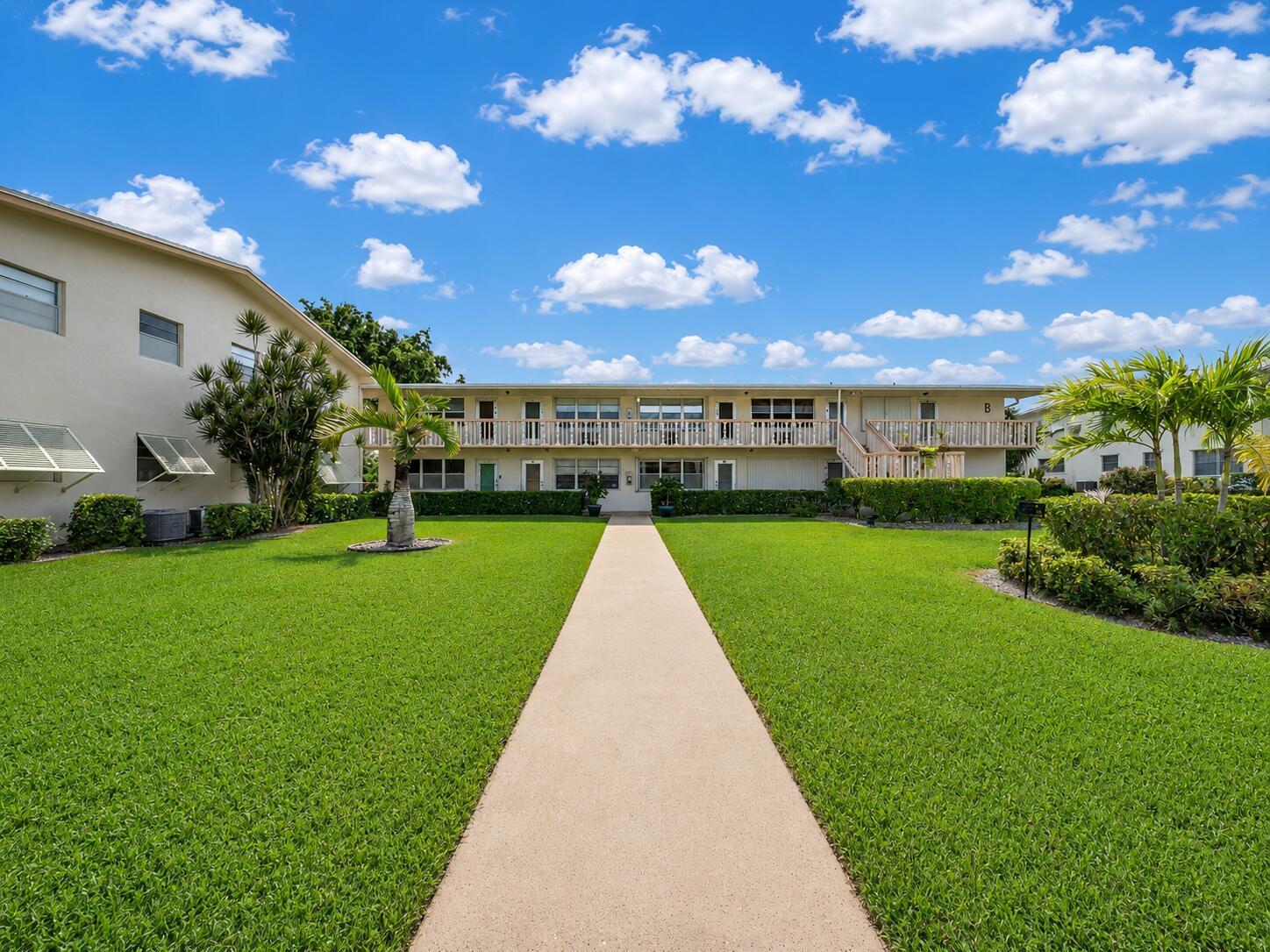 43 BERKSHIRE B, West Palm Beach FL 33417 photo 2