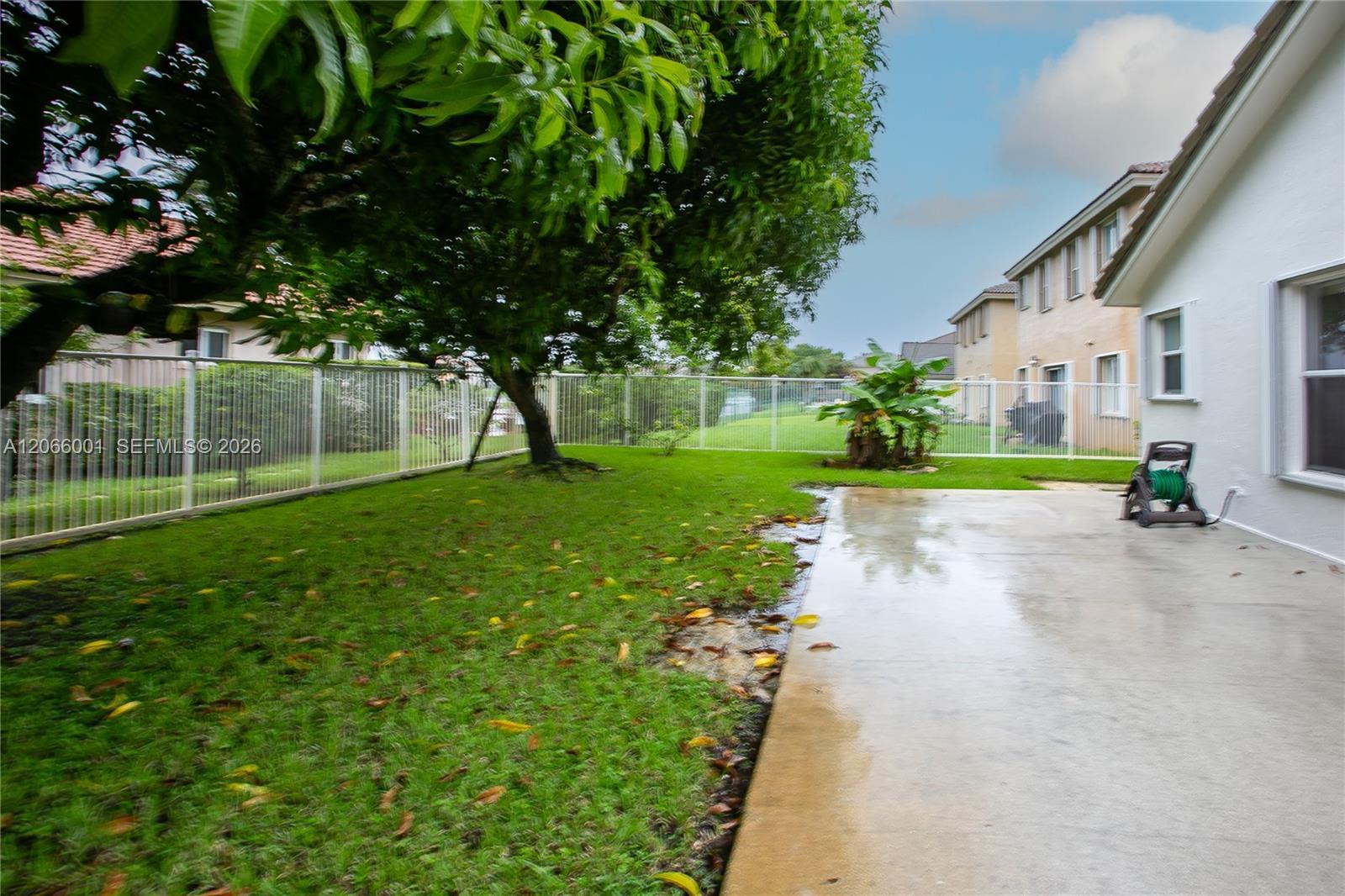 474 SW 205th Ave, Pembroke Pines FL 33029 photo 2