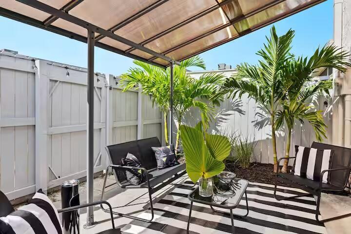 2015 NW 37th Terrace NW # 403, Lauderdale Lakes FL 33311 photo 3
