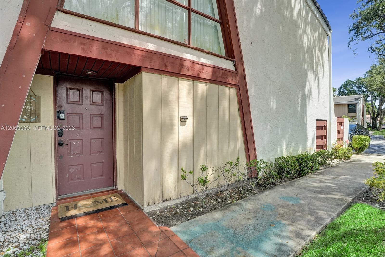 2999 Lakewood Ln, Hollywood FL 33021 photo 2