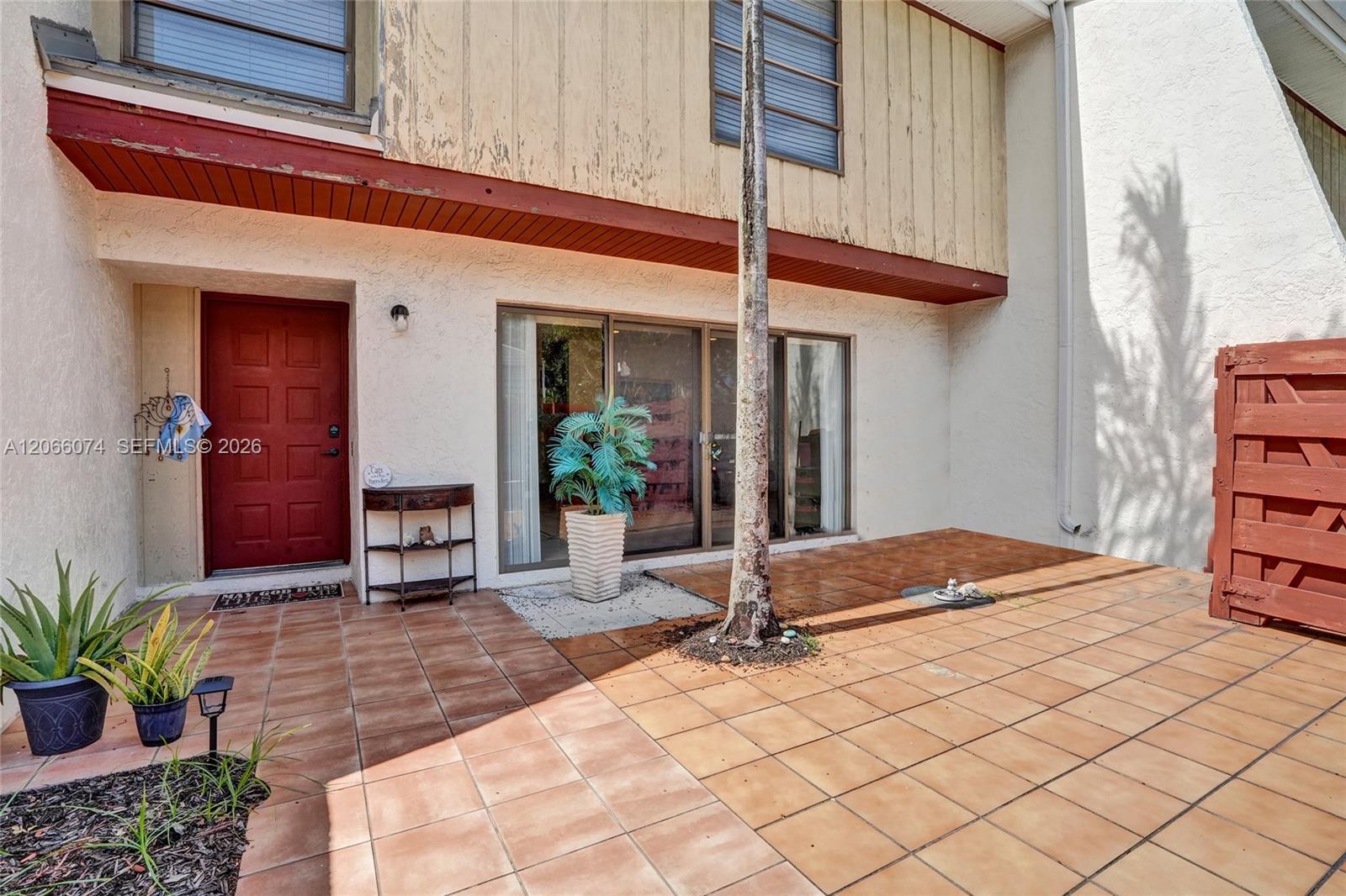 3003 Lakewood Ln, Hollywood FL 33021 photo 2