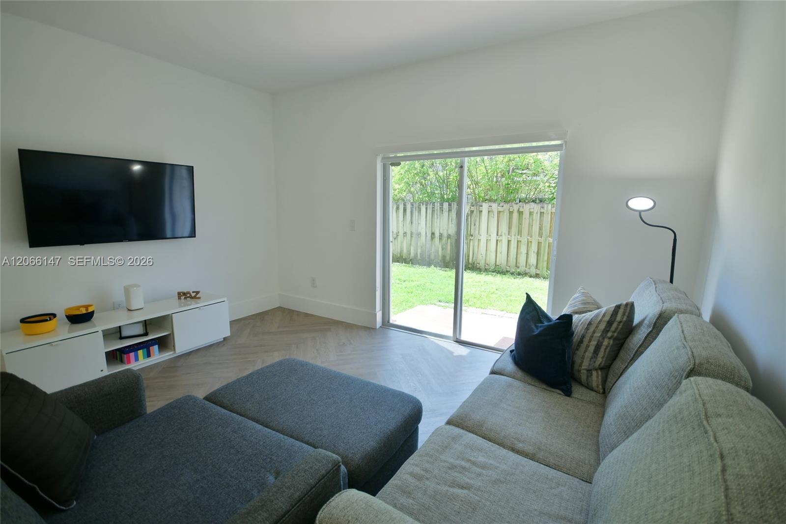 10026 Hammocks Blvd # 6, Miami FL 33196 photo 2