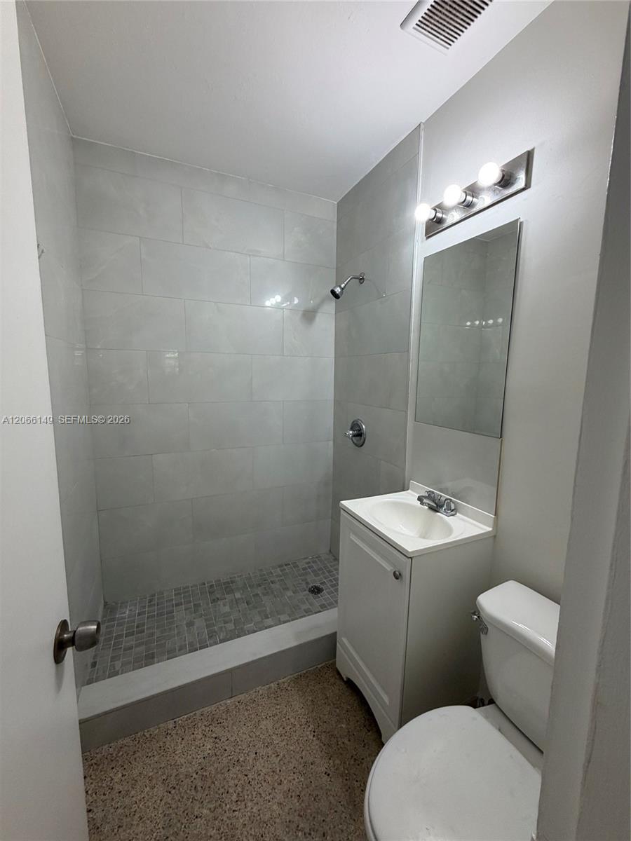 980 W 53rd Ter, Hialeah FL 33012 photo 4