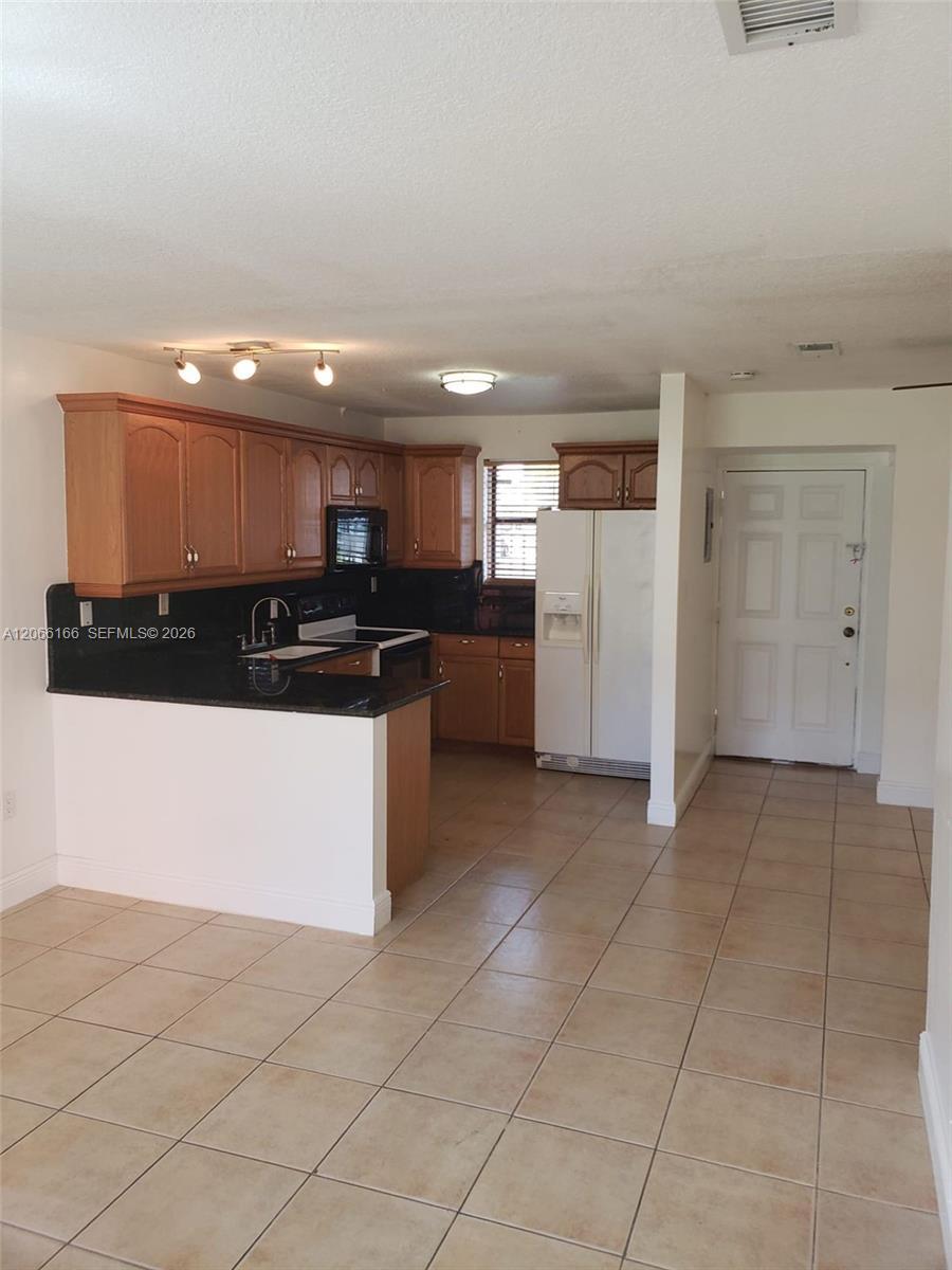 8425 NW 8th St # 104, Miami FL 33126