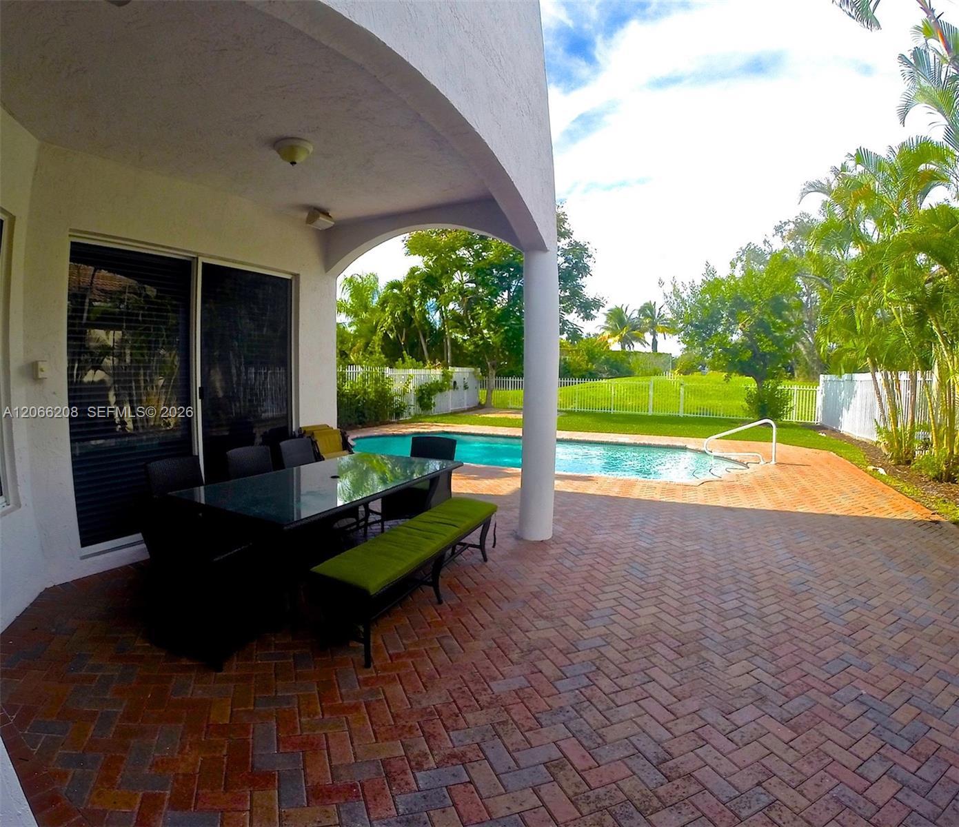1675 NE 196th St, Miami FL 33179 photo 3