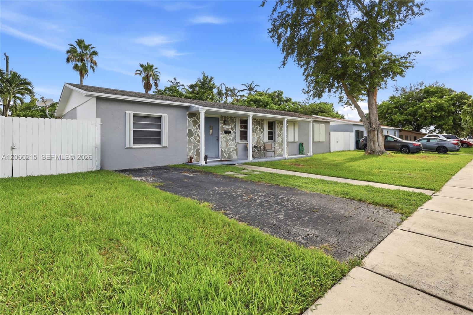 10235 Pan American Dr, Cutler Bay FL 33189 photo 2