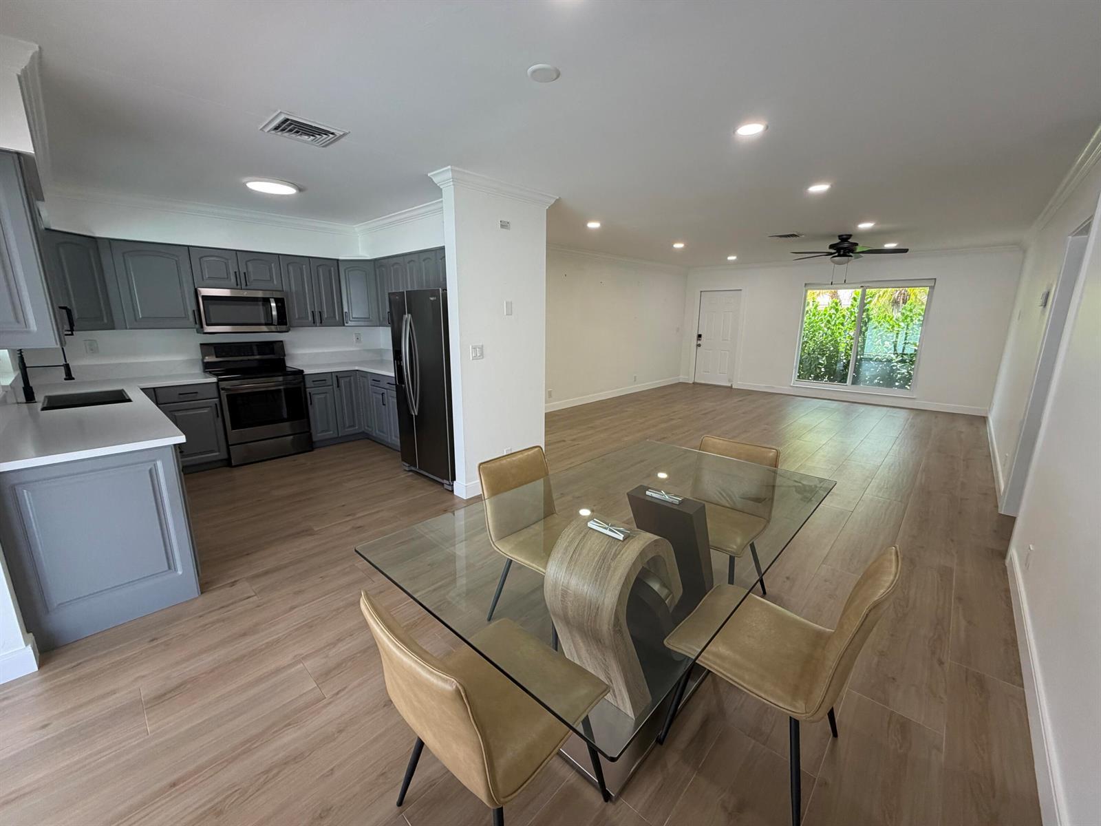 498 W CONFERENCE Drive, Boca Raton FL 33486 photo 2
