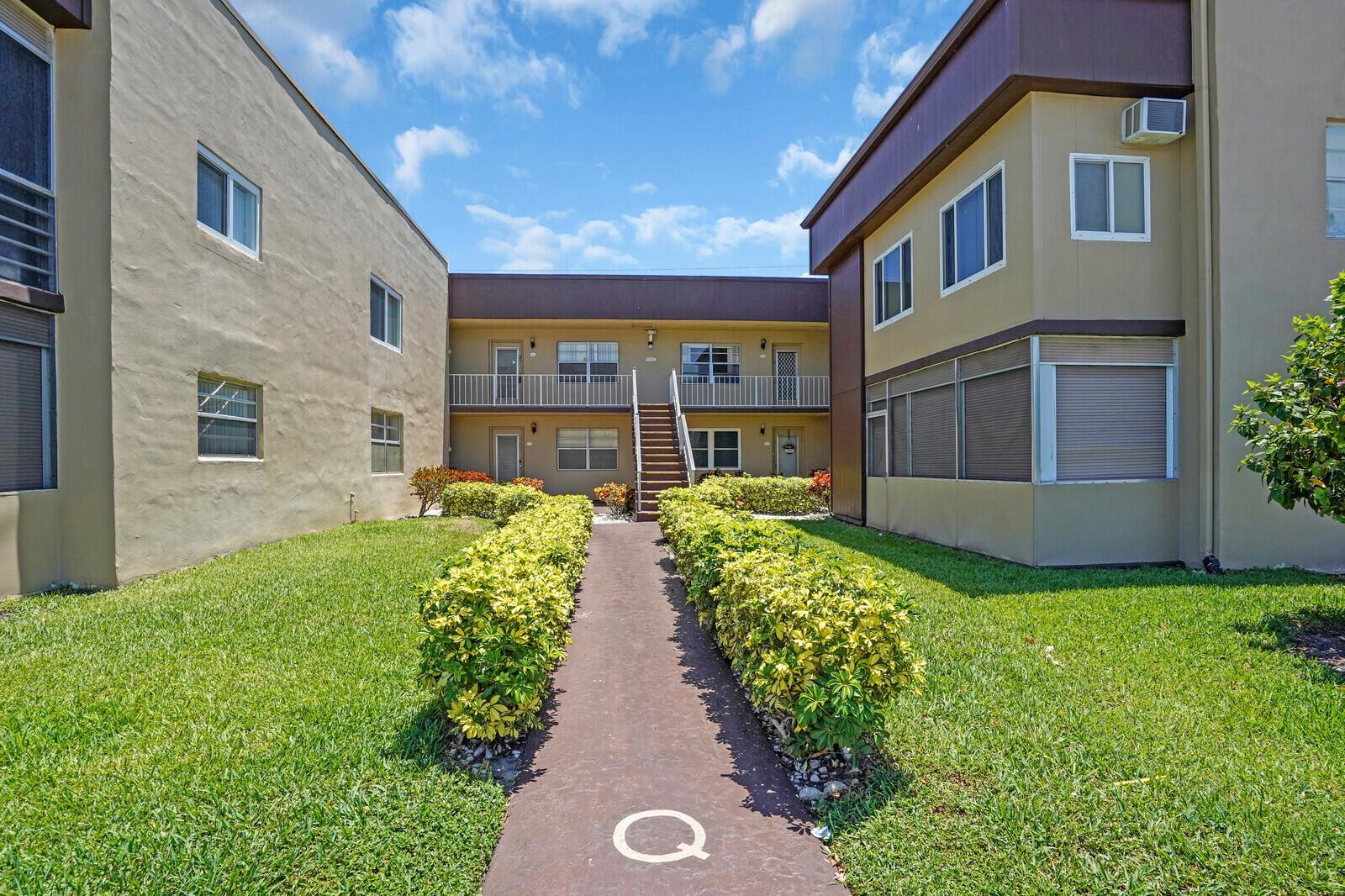 810 Burgundy Q, Delray Beach FL 33484