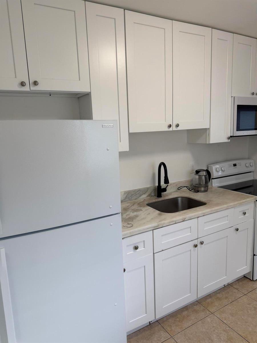 760 NW 4TH Street # 2, Hallandale Beach FL 33009 photo 2