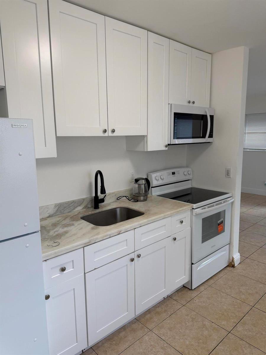760 NW 4TH Street # 2, Hallandale Beach FL 33009 photo 3
