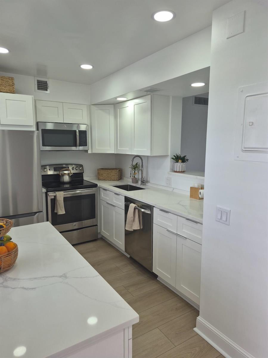3050 N PALM AIRE Drive # 702, Pompano Beach FL 33069 photo 3