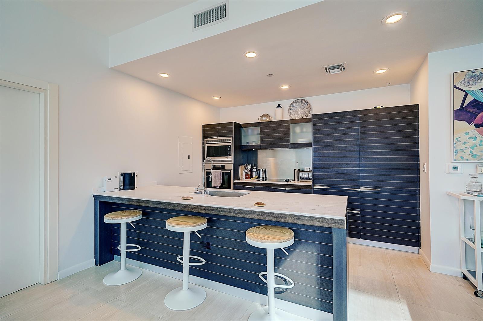 200 Biscayne Blvd Way # 1408, Miami FL 33131 photo 4