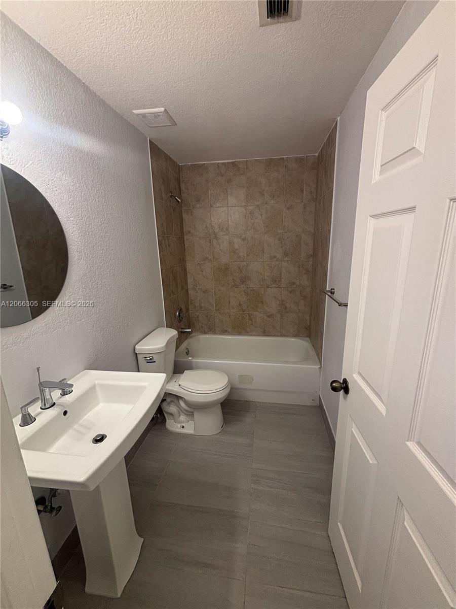 14084 NE 2nd Ave # 14084, Miami FL 33161 photo 2