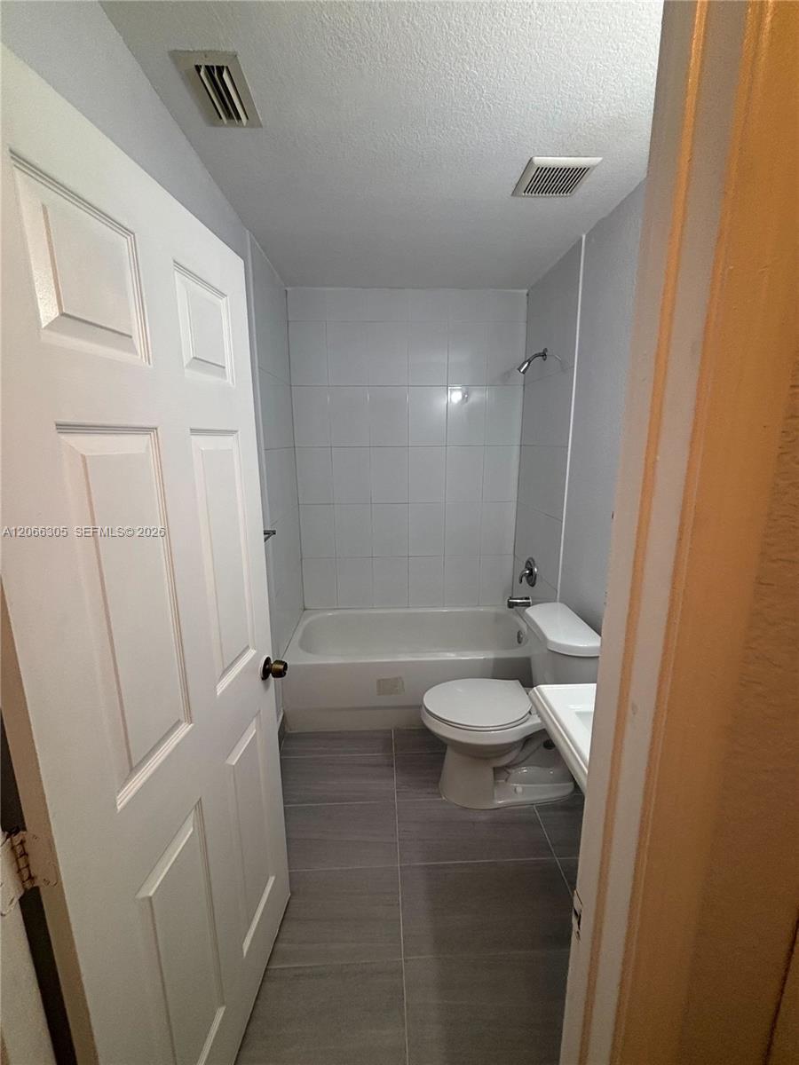 14084 NE 2nd Ave # 14084, Miami FL 33161 photo 3