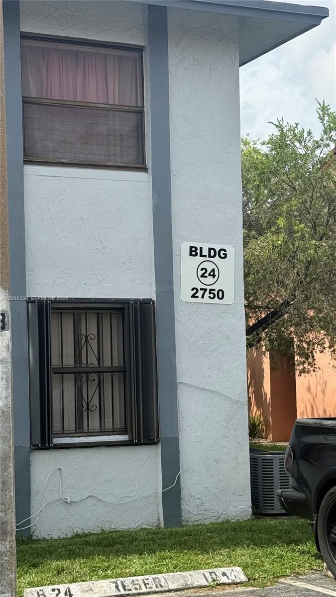 2750 W 63rd Pl # 24, Hialeah FL 33016 photo 2