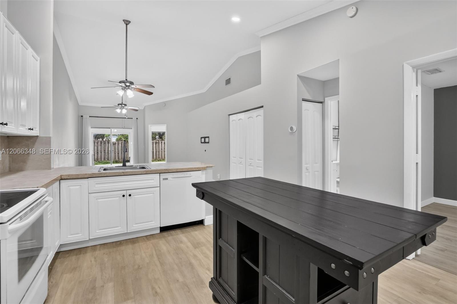 11065 NW 38th Pl, Sunrise FL 33351 photo 5