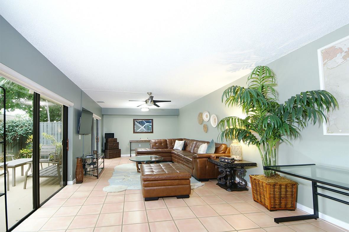 1700 Embassy Drive Apt 504, West Palm Beach FL 33401 photo 2