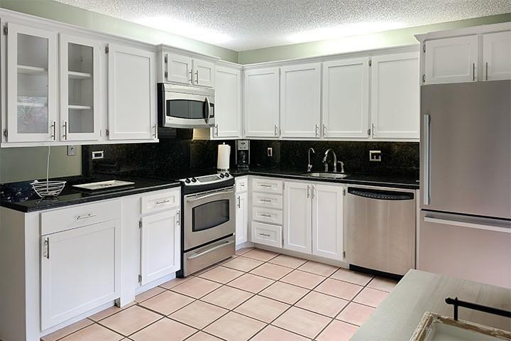 1700 Embassy Drive Apt 504, West Palm Beach FL 33401 photo 4