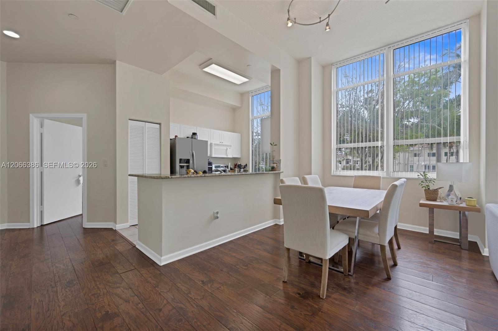 19501 W Country Club Dr # 208, Aventura FL 33180 photo 3