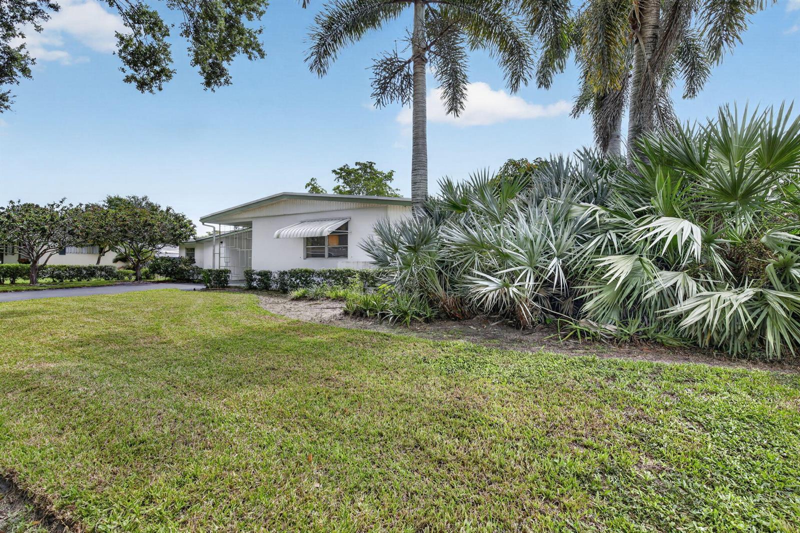 520 BEACHWOOD Lane, Plantation FL 33317 photo 2