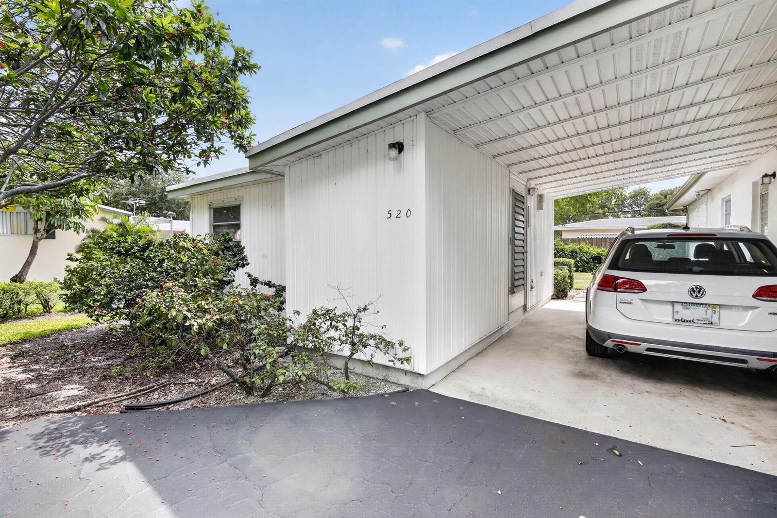 520 BEACHWOOD Lane, Plantation FL 33317 photo 5