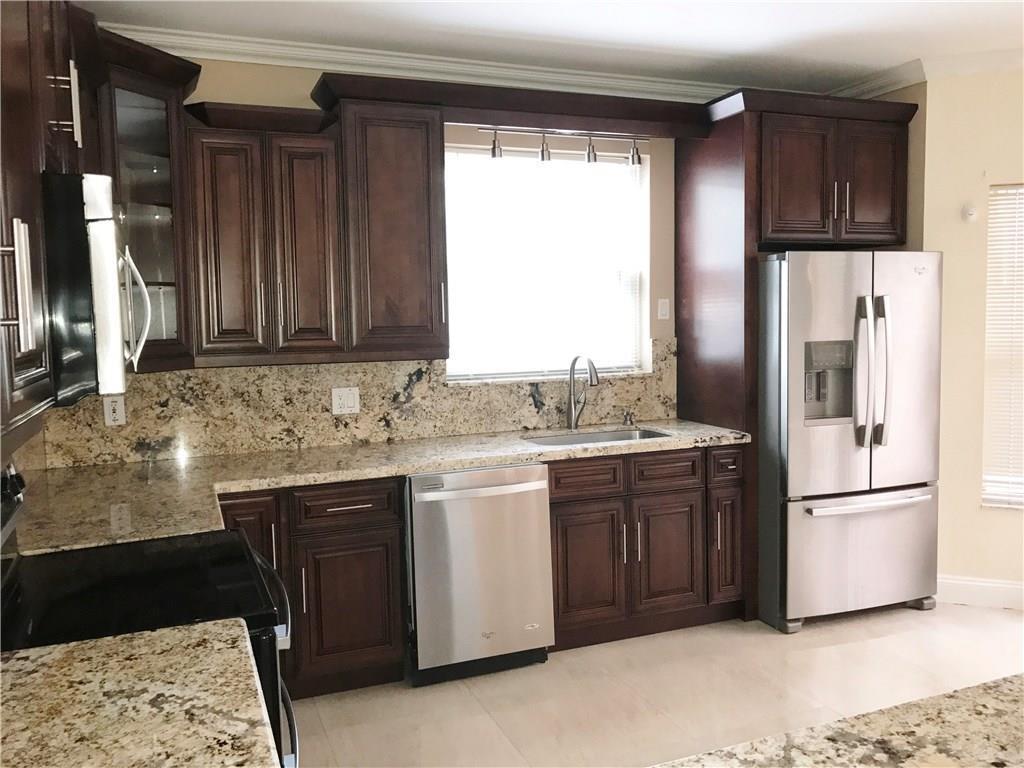 1295 WEEPING WILLOW Way # 1295, Hollywood FL 33019
