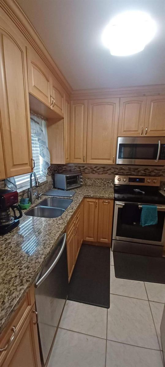 2998 E SUNRISE LAKES Drive E # 121, Sunrise FL 33322 photo 5