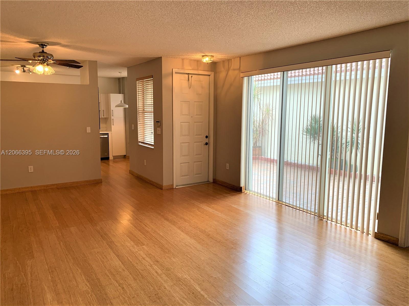 1130 Buttonwood Ln, Hollywood FL 33019 photo 2