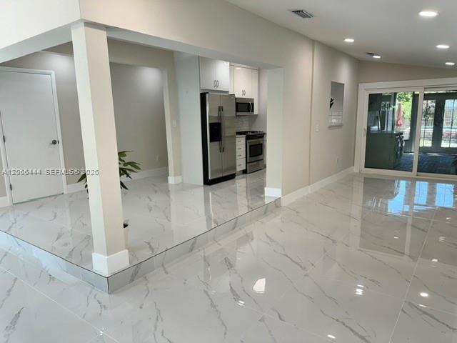 North Miami Beach, FL 33179 photo 5