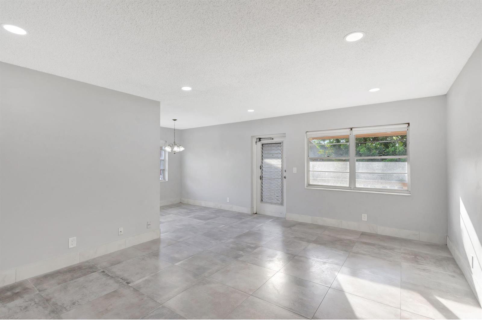 121 BEDFORD E, West Palm Beach FL 33417 photo 4