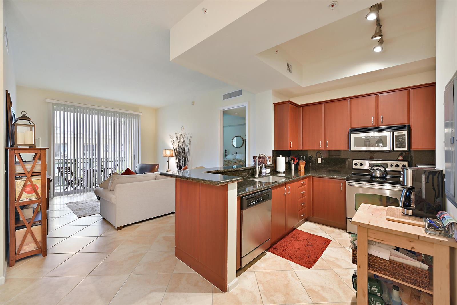 403 S SAPODILLA Avenue # 817, West Palm Beach FL 33401 photo 2
